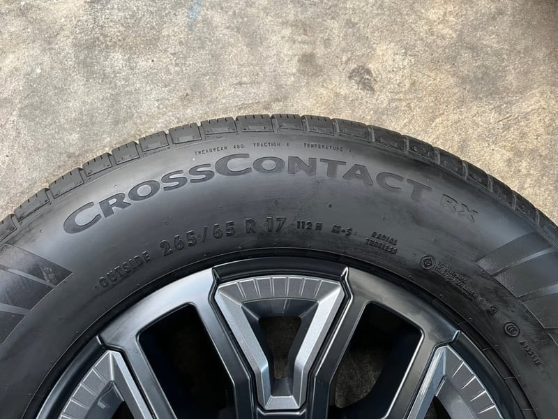 ล้อแม็กป้ายแดง Ford Ranger XLS ขอบ 17 พร้อมยางป้ายแดง 265-65-17 Continental ปี 25