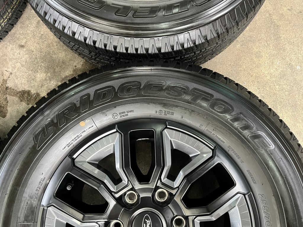 ล้อแม็กป้ายแดง Ford Ranger XLS รุ่นใหม่ล่าสุด ขอบ 17 พร้อมยางใหม่ป้ายแดง 255-70-17 Bridgestone ปี 25 ล้อแม็กป้ายแดง Ford Ranger XLS รุ่นใหม่ล่าสุด ขอบ 17 พร้อมยางใหม่ป้ายแดง 255-70-17 Bridgestone ปี 25