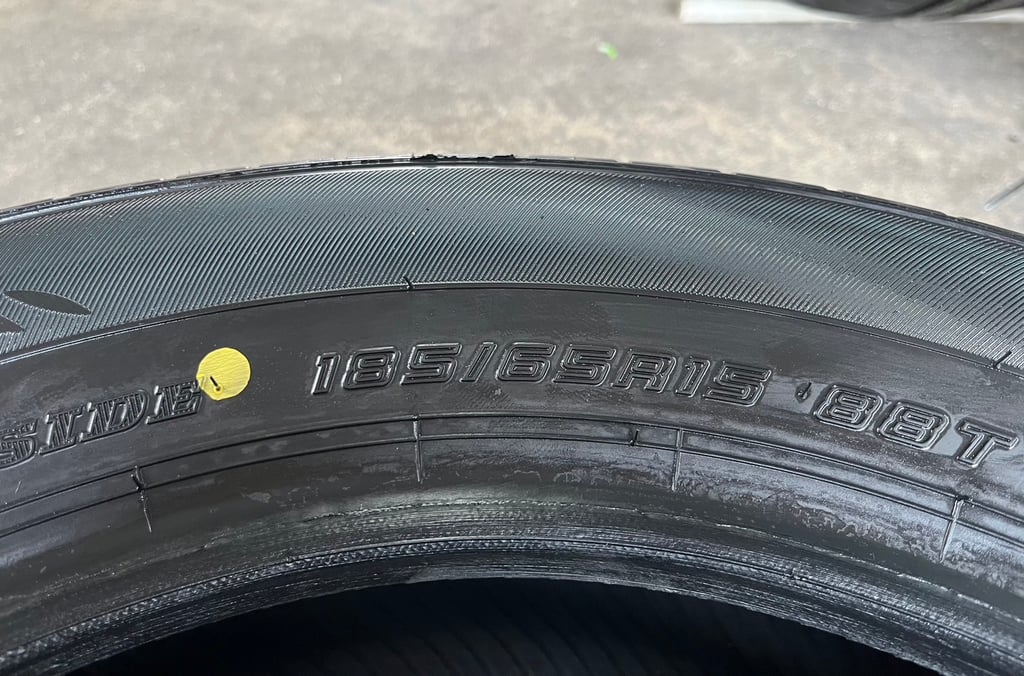 ยางใหม่ 185-65-15 Dunlop ปี 24 ยางใหม่กริ๊บๆ