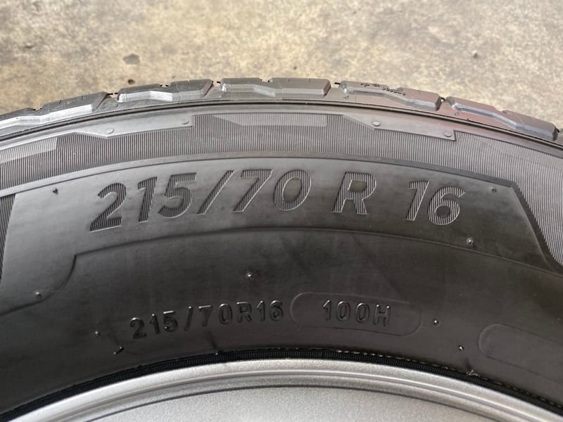 ล้อแม็ก ฮุนได Hyundai H1 ขอบ 16 สีไฮเปอร์ พร้อมยาง 215-70-16 Michelin ปลายปี 22 ล้อแม็ก ฮุนได Hyundai H1 ขอบ 16 สีไฮเปอร์ พร้อมยาง 215-70-16 Michelin ปลายปี 22