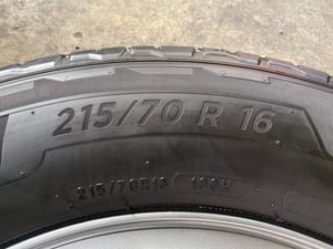 ล้อแม็ก ฮุนได Hyundai H1 ขอบ 16 สีไฮเปอร์ พร้อมยาง 215-70-16 Michelin ปลายปี 22 ล้อแม็ก ฮุนได Hyundai H1 ขอบ 16 สีไฮเปอร์ พร้อมยาง 215-70-16 Michelin ปลายปี 22
