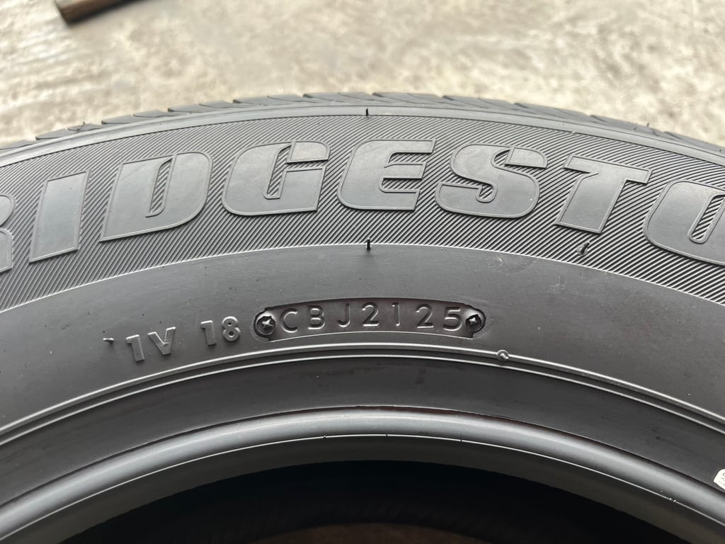 ยางใหม่ 215-70-15 Bridgestone ปี 25 ใส่กับ รถกระบะตัวเตี้ย ได้ทุกรุ่น ยางใหม่ 215-70-15 Bridgestone ปี 25 ใส่กับ รถกระบะตัวเตี้ย ได้ทุกรุ่น