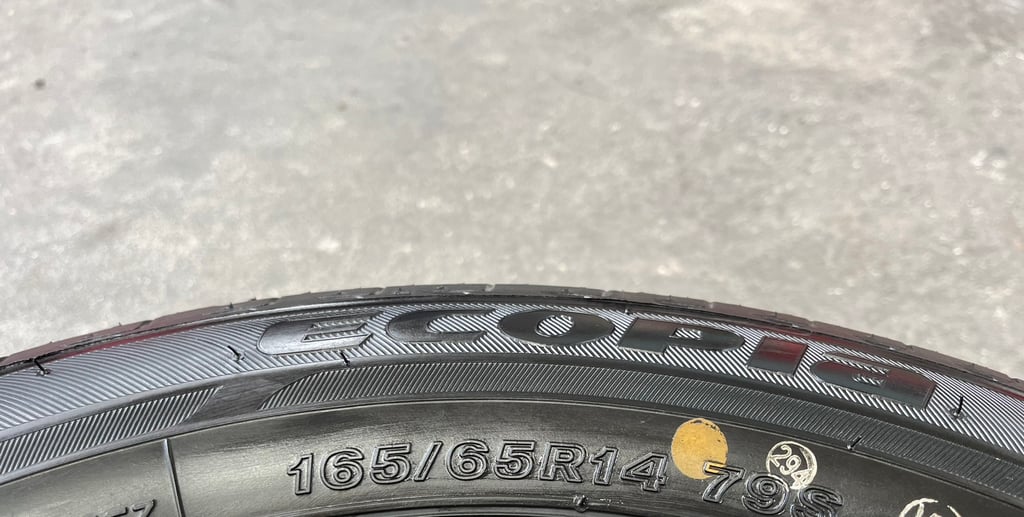 ยางป้ายแดง 165-65-14 Bridgestone ปี 25 สวยกริ๊บ