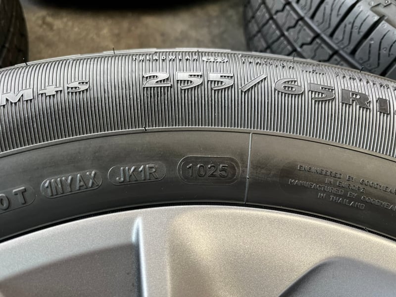 ล้อแม็กป้ายแดง ISUZU MU-X ขอบ 18 สีเทา พร้อมยางใหม่ป้ายแดง 255-65-18 Goodyear ปี 25