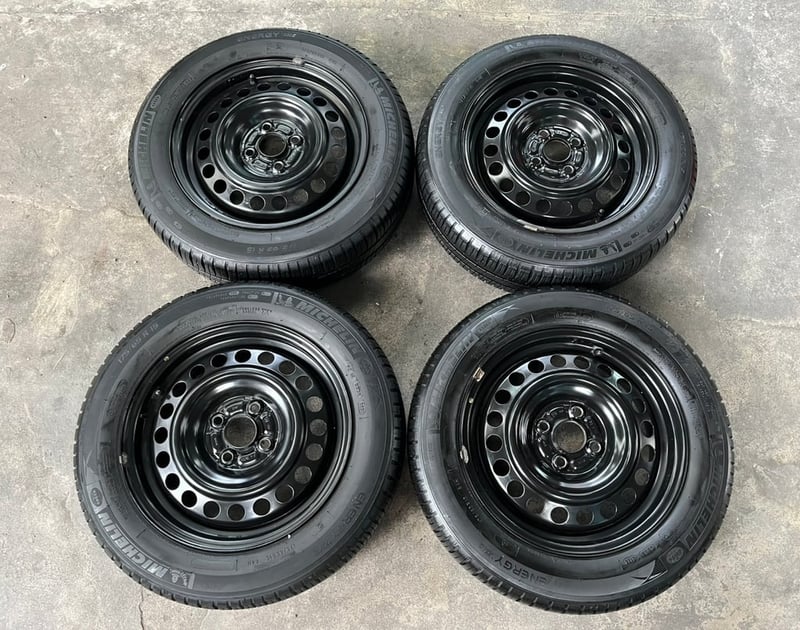 ล้อกระทะ 4รู100 Honda ขอบ 15 แถมยาง 175-65-15 Michelin ปี 20