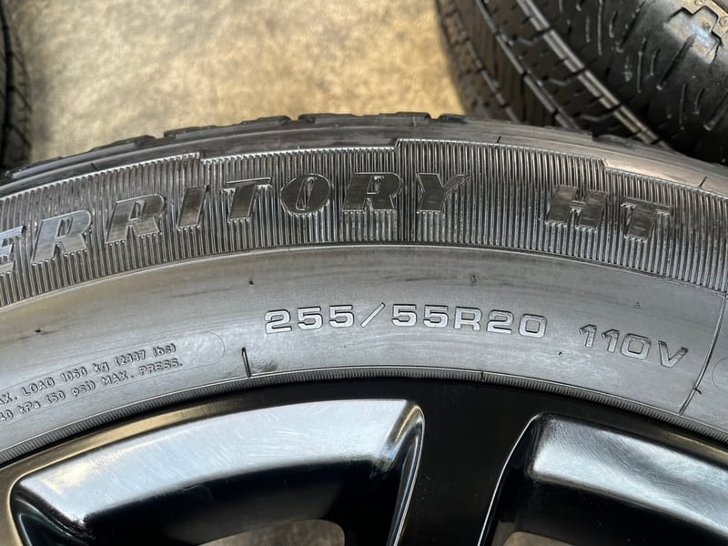 ล้อแม็ก Ford Everest Next-Gen Sport ขอบ 20 สีดำ พร้อมยาง 255-55-20 GoodYear ปี 24 ล้อแม็ก Ford Everest Next-Gen Sport ขอบ 20 สีดำ พร้อมยาง 255-55-20 GoodYear ปี 24