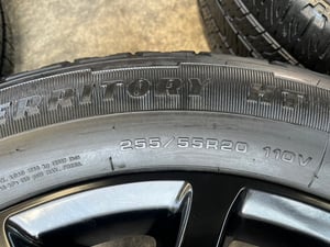 ล้อแม็ก Ford Everest Next-Gen Sport ขอบ 20 สีดำ พร้อมยาง 255-55-20 GoodYear ปี 24 ล้อแม็ก Ford Everest Next-Gen Sport ขอบ 20 สีดำ พร้อมยาง 255-55-20 GoodYear ปี 24