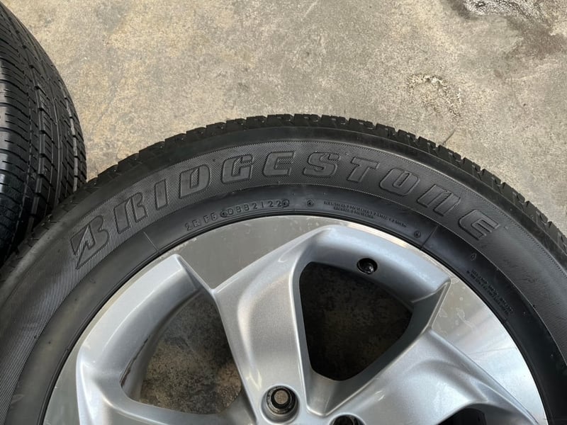 ล้อแม็ก 5รู114 Honda ขอบ 17 สีบอร์นหน้าเงา แถมยาง 225-65-17 Bridgestone