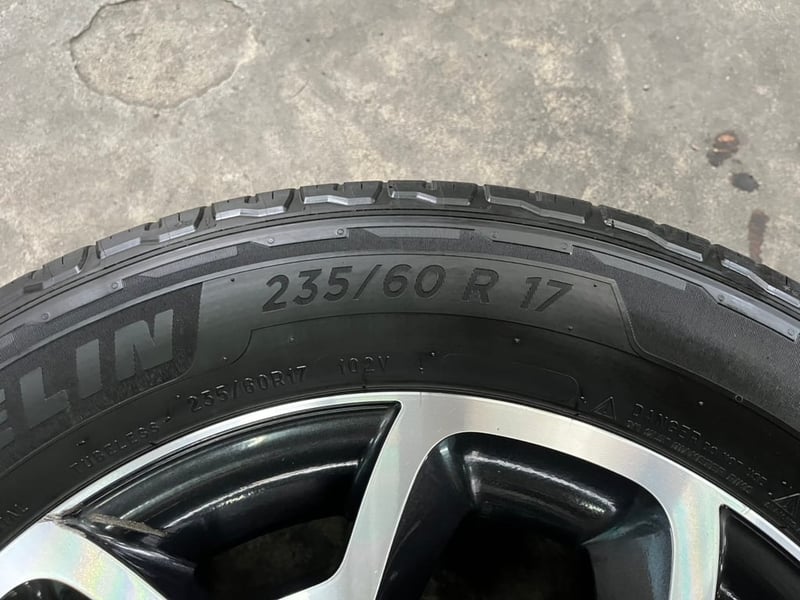 ล้อแม็ก 5รู100 Subaru XV ขอบ 17 ดำหน้าเงา พร้อมยาง 235-60-17 Michelin ปี 22