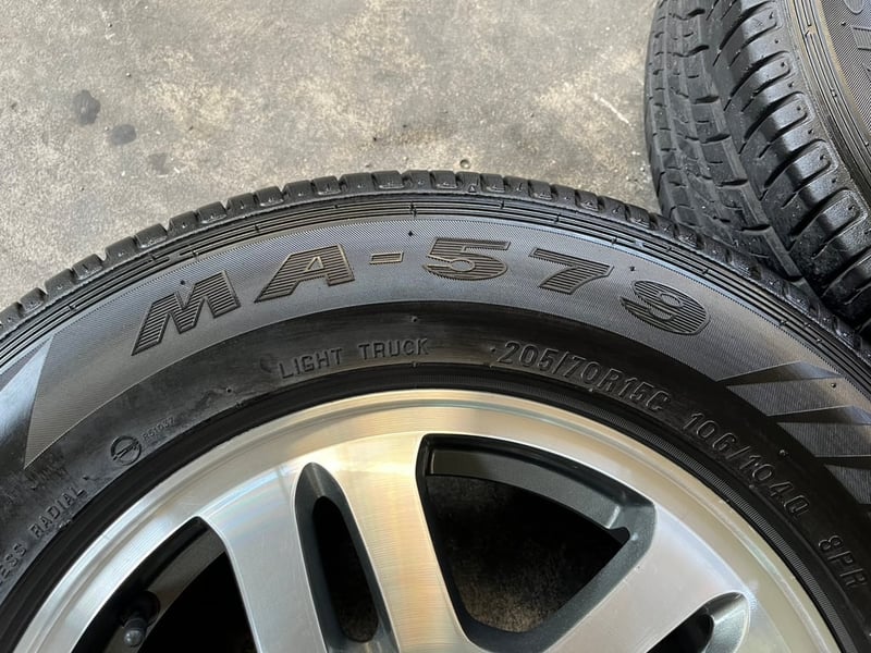 ล้อแม็ก Honda CRV ขอบ 15 เทาหน้าเงา พร้อมยาง 205-70-15 Maxxis ปี 24