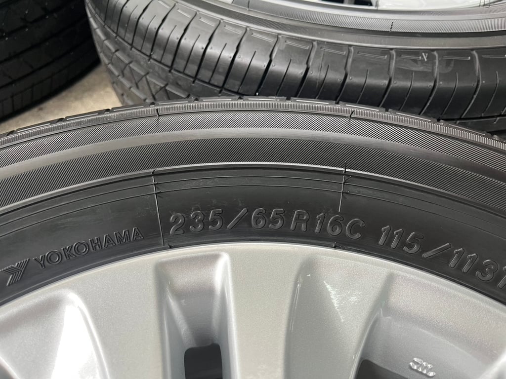 ล้อแม็กป้ายแดง 5รู114 Toyota Revo ขอบ 16 พร้อมยางป้ายแดง 235-65-16 Yokohama ปี 25 ล้อแม็กป้ายแดง 5รู114 Toyota Revo ขอบ 16 พร้อมยางป้ายแดง 235-65-16 Yokohama ปี 25