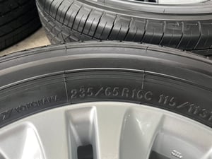 ล้อแม็กป้ายแดง 5รู114 Toyota Revo ขอบ 16 พร้อมยางป้ายแดง 235-65-16 Yokohama ปี 25