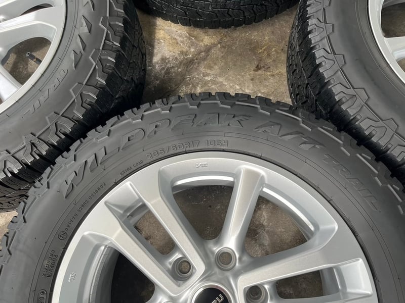 ล้อแม็กป้ายแดงพร้อมยาง ISUZU D-Max ขอบ 17 สวยกริ๊บ ล้อแม็กป้ายแดงพร้อมยาง ISUZU D-Max ขอบ 17 สวยกริ๊บ