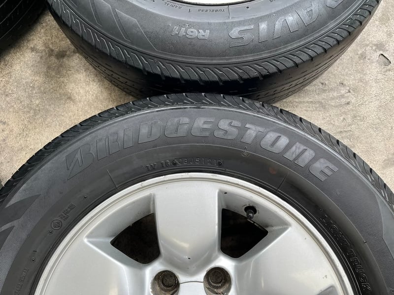 ล้อแม็ก 6รู139 Toyota ขอบ 15 แถมยาง 215-70-15 Bridgestone ปี 20 ล้อแม็ก 6รู139 Toyota ขอบ 15 แถมยาง 215-70-15 Bridgestone ปี 20