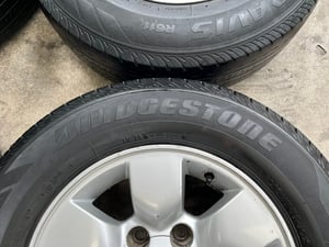 ล้อแม็ก 6รู139 Toyota ขอบ 15 แถมยาง 215-70-15 Bridgestone ปี 20 ล้อแม็ก 6รู139 Toyota ขอบ 15 แถมยาง 215-70-15 Bridgestone ปี 20