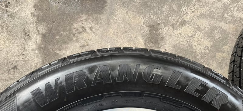 ยางใหม่ป้ายแดง 255-65-18 Goodyear ใหม่กริ๊บ ไม่ผ่านการใช้งาน