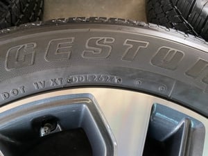 ล้อแม็กพร้อมยางป้ายแดง Toyota Fortuner Leader ขอบ 18 เทาหน้าเงา สวยกริ๊บ