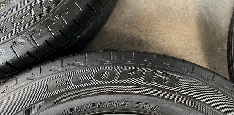 ยาง 165-65-14 Bridgestone ปี 24 สภาพสวย