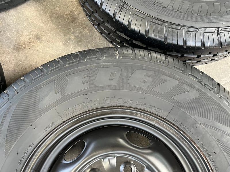 ล้อกระทะ 6รู139 Ford ขอบ 14 สีดำ แถมยาง 195R14 Bridgestone