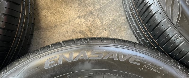 ยางใหม่ป้ายแดง 195-60-16 Dunlop ปี 26 ใหม่กริ๊บ ถอดจากโชว์รูม ยางใหม่ป้ายแดง 195-60-16 Dunlop ปี 26 ใหม่กริ๊บ ถอดจากโชว์รูม