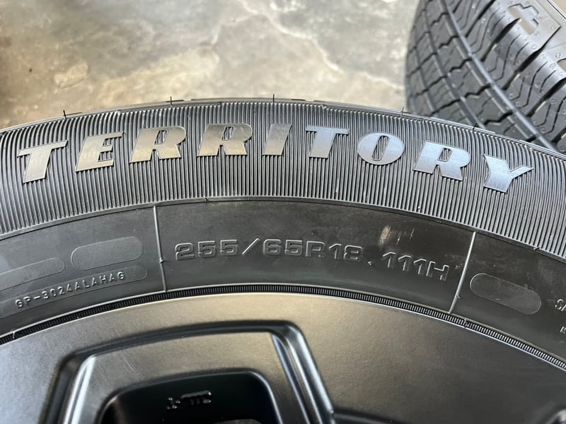 ล้อแม็กป้ายแดง Toyota TRAVO รุ่นใหม่ล่าสุด ขอบ 18 พร้อมยางใหม่ป้ายแดง 255-65-18 Goodyear ปี 25 ล้อแม็กป้ายแดง Toyota TRAVO รุ่นใหม่ล่าสุด ขอบ 18 พร้อมยางใหม่ป้ายแดง 255-65-18 Goodyear ปี 25