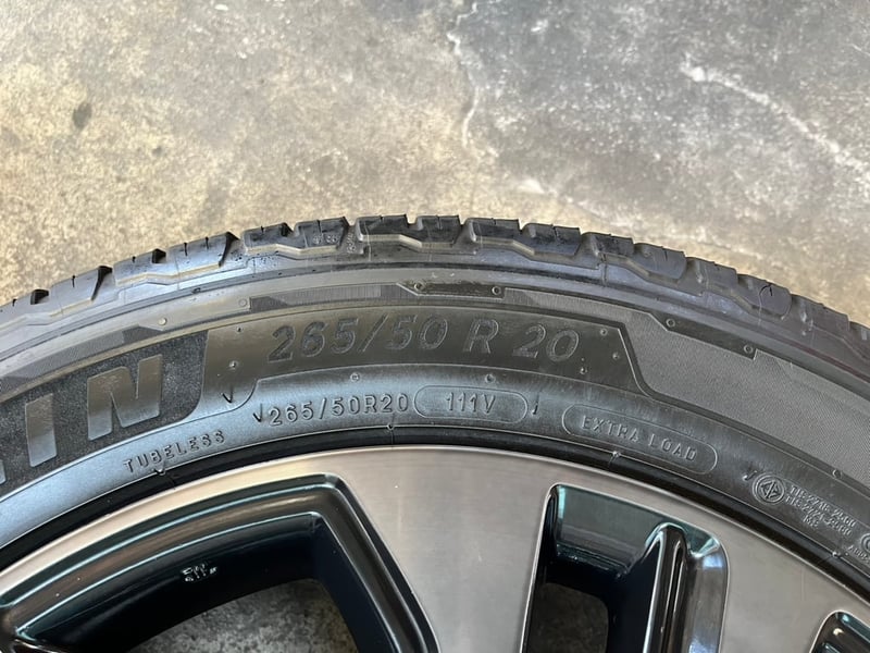 ล้อแม็ก Toyota Fortuner GR Sport ขอบ 20 สีดำหน้าชา พร้อมยาง 265-50-20 Michelin ปลายปี 23