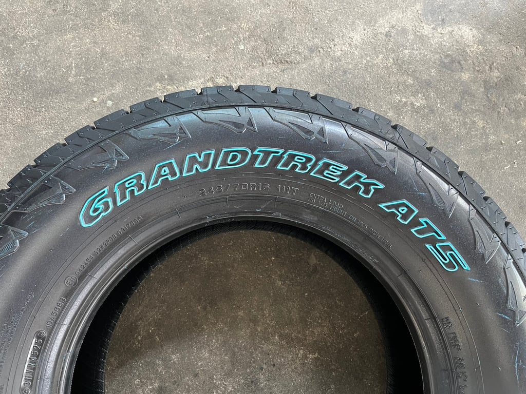 ยางใหม่ 245-70-16 Dunlop (แก้มขาว) ปลายปี 25 ใหม่กริ๊บ