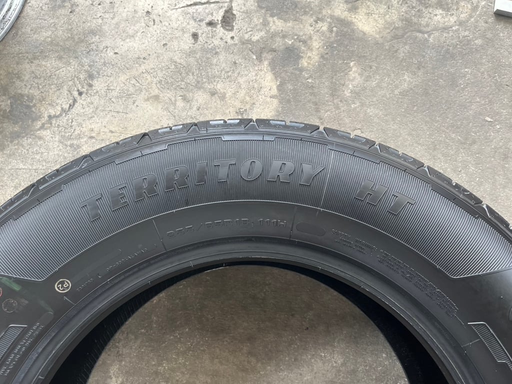 ยางใหม่ป้ายแดง 255-65-18 Goodyear ใหม่กริ๊บ ถอดจากโชว์รูมรถ ยางใหม่ป้ายแดง 255-65-18 Goodyear ใหม่กริ๊บ ถอดจากโชว์รูมรถ