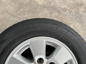 ล้อแม็ก 6รู139 Toyota ขอบ 15 แถมยาง 215-70-15 Bridgestone ปี 23 ใส่กับ รถตู้ Commuter 6รู139 ได้เลย