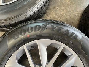 ล้อแม็กป้ายแดง ISUZU MU-X ขอบ 18 สีเทา พร้อมยางใหม่ป้ายแดง 255-65-18 Goodyear ปี 25
