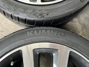 ล้อแม็ก 6รู139 Toyota ขอบ 18 เทาหน้าเงา แถมยาง 225-45-18 KUMHO ปี 21