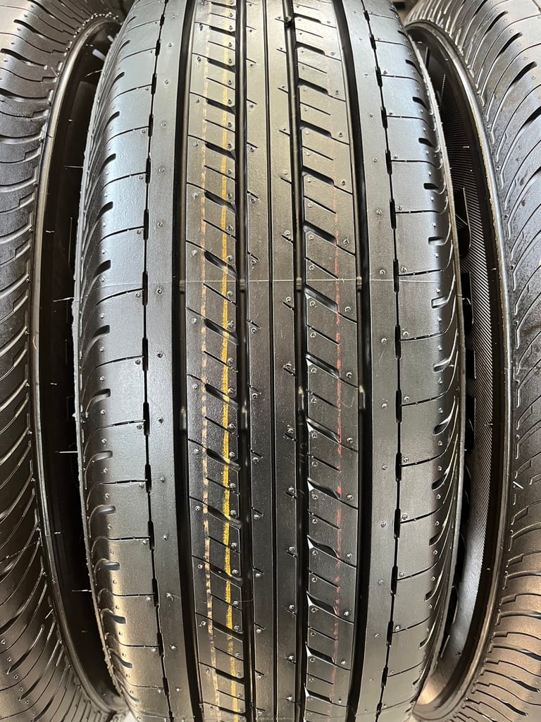 ยางใหม่ป้ายแดง 215-70-16 Bridgestone ใหม่กริ๊บ ใส่กับ รถตู้ รถกระบะตัวเตี้ย ได้เลย