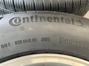 ล้อแม็ก Toyota Fortuner ก้านใหญ่ ขอบ 17 เทาหน้าเงา พร้อมยางป้ายแดง 265-65-17 Continental ปี 25