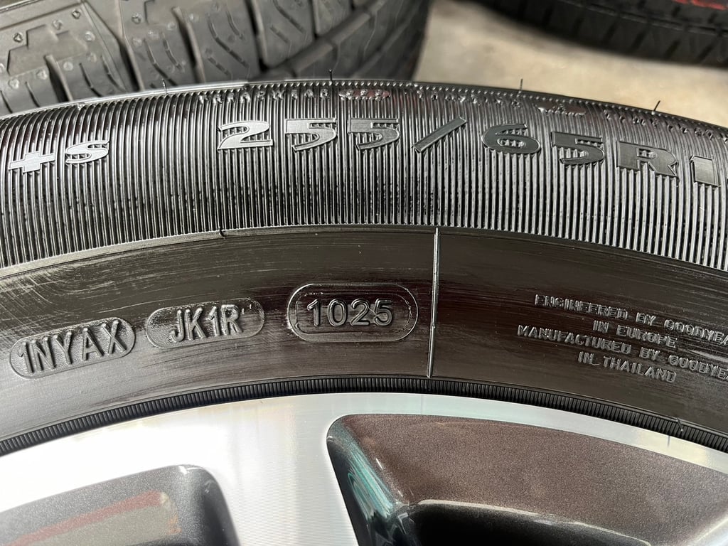ล้อแม็กป้ายแดง Ford Everest รุ่นใหม่ล่าสุด ขอบ 18 พร้อมยางใหม่ป้ายแดง 255-65-18 Goodyear ปี 25 ล้อแม็กป้ายแดง Ford Everest รุ่นใหม่ล่าสุด ขอบ 18 พร้อมยางใหม่ป้ายแดง 255-65-18 Goodyear ปี 25