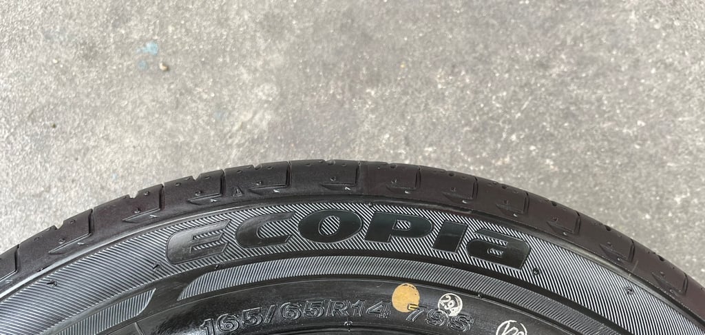 ยางป้ายแดง 165-65-14 Bridgestone ปี 25 สวยกริ๊บ