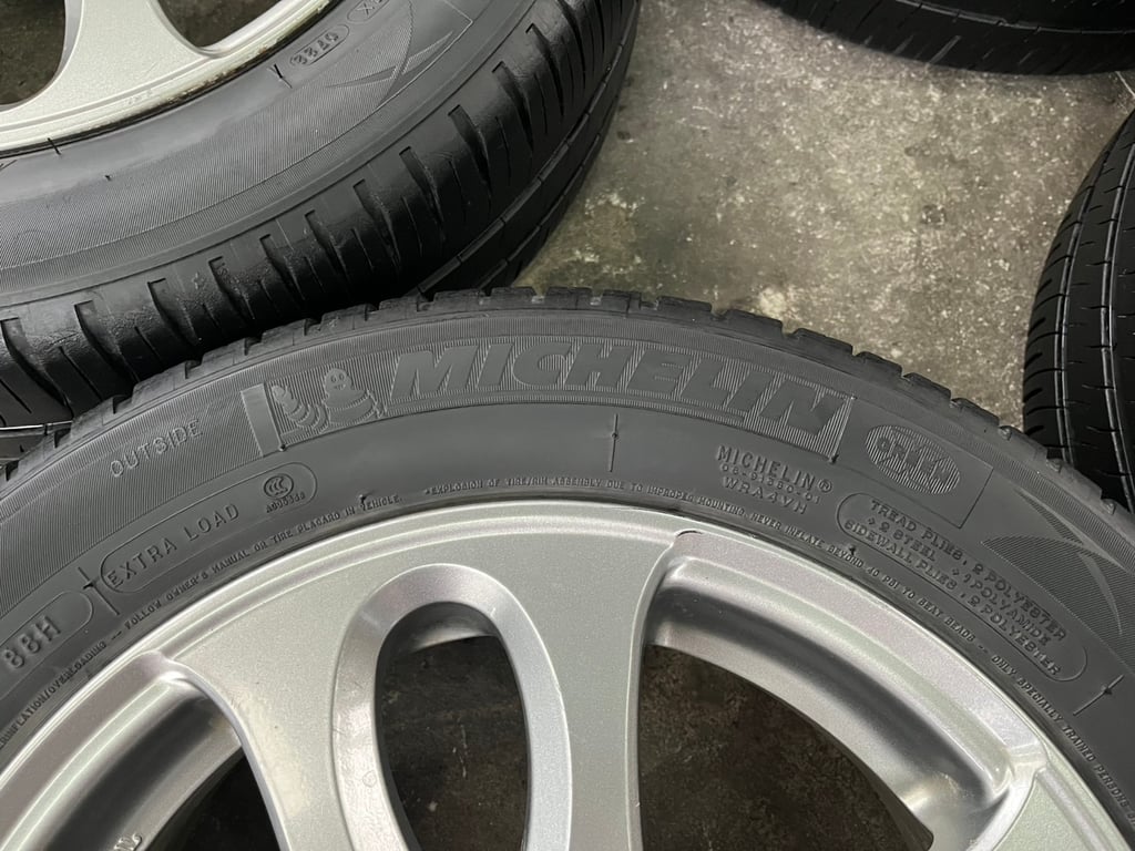 ล้อแม็ก Toyota Vios รุ่นพิเศษ ขอบ 15 สีเทา พร้อมยาง 185-60-15 Michelin ปี 22 ล้อแม็ก Toyota Vios รุ่นพิเศษ ขอบ 15 สีเทา พร้อมยาง 185-60-15 Michelin ปี 22