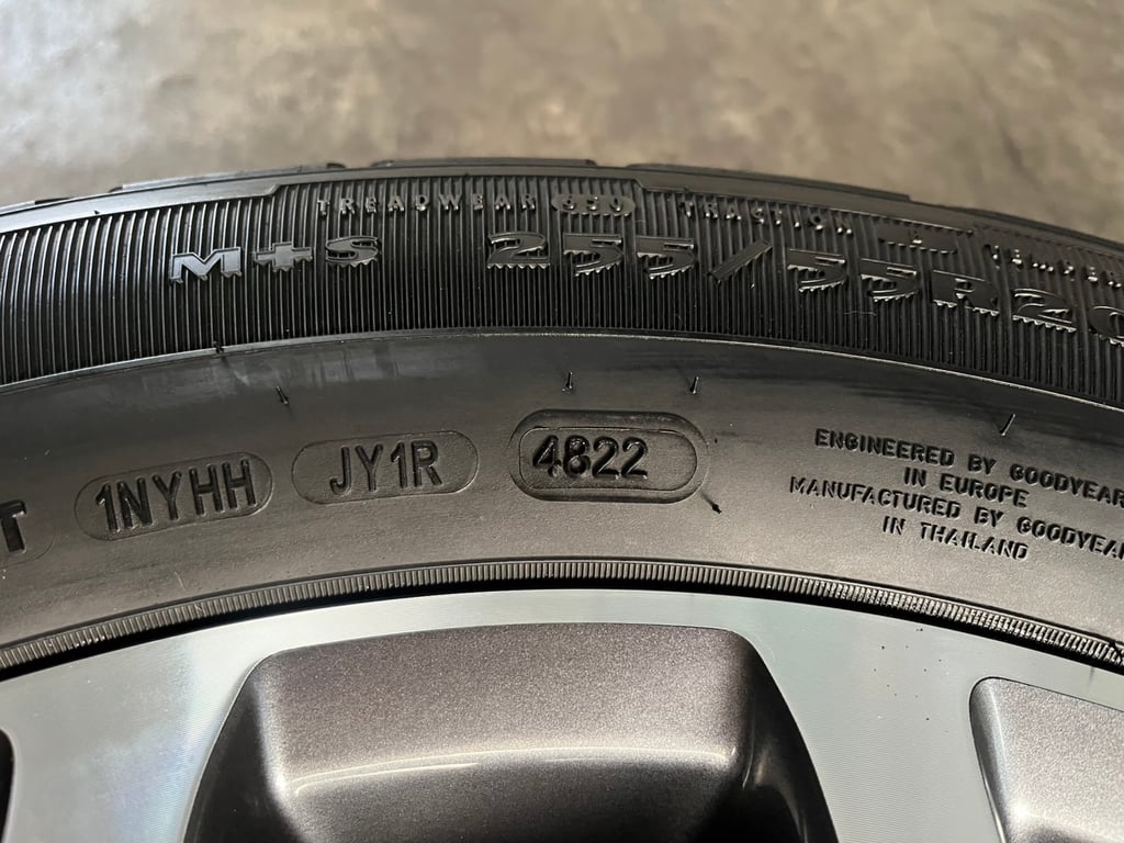 ล้อแม็ก Ford Everest Next-Gen ขอบ 20 เทาหน้าเงา พร้อมยาง 255-55-20 GoodYear ปลายปี 22 ล้อแม็ก Ford Everest Next-Gen ขอบ 20 เทาหน้าเงา พร้อมยาง 255-55-20 GoodYear ปลายปี 22