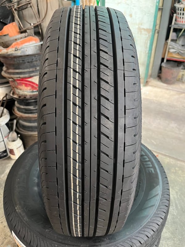 ยางใหม่ 215-70-15 Bridgestone ปลายปี 25 ใส่กับ รถกระบะตัวเตี้ย ได้ทุกรุ่น