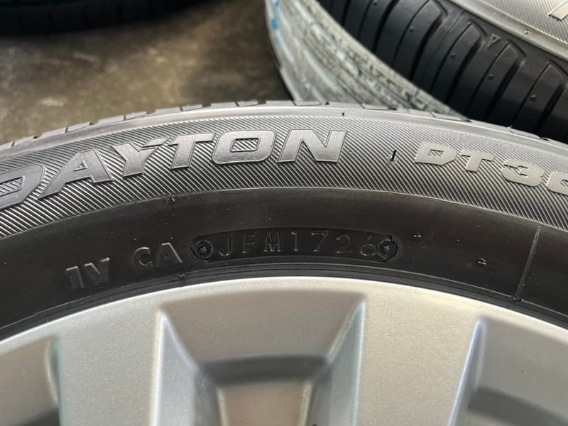 ล้อแม็ก Mitsu Attrage ขอบ 15 สีบอร์น พร้อมยางใหม่ 185-60-15 DAYTON ปี 26 ล้อแม็ก Mitsu Attrage ขอบ 15 สีบอร์น พร้อมยางใหม่ 185-60-15 DAYTON ปี 26