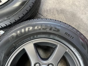 ล้อแม็ก ISUZU D-Max Patinum ขอบ 15 สีเทาดำ พร้อมยางใหม่ 215-70-15 Bridgestone ปลายปี 25