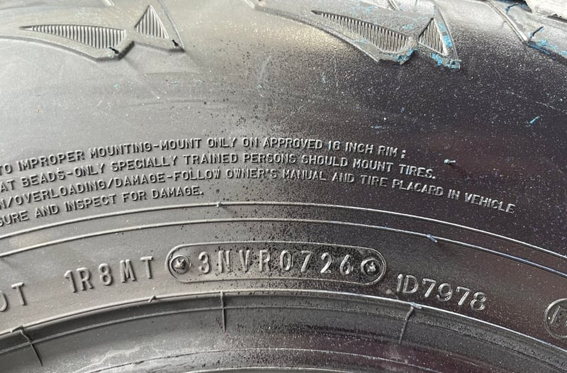 ยางใหม่ 245-70-16 Dunlop (แก้มขาว) ปี 26 ใหม่กริ๊บ ยางใหม่ 245-70-16 Dunlop (แก้มขาว) ปี 26 ใหม่กริ๊บ