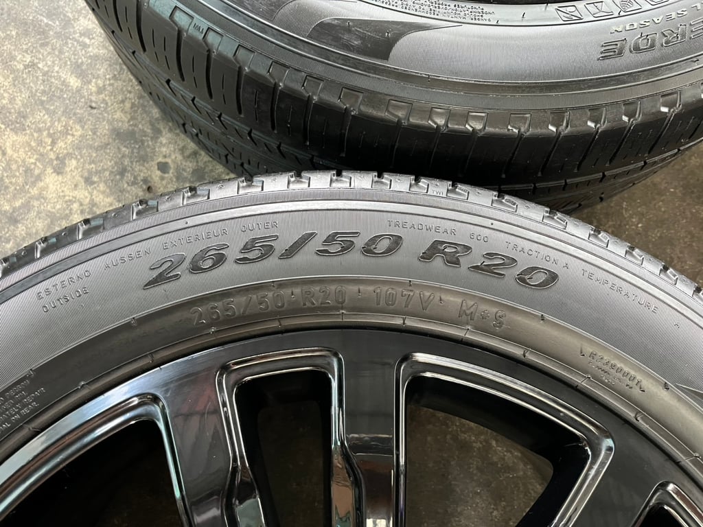 ล้อแม็ก Ford Everest Sport ขอบ 20 สีดำแท้ พร้อมยาง 265-50-20 PIRELLI ปี 23 ล้อแม็ก Ford Everest Sport ขอบ 20 สีดำแท้ พร้อมยาง 265-50-20 PIRELLI ปี 23