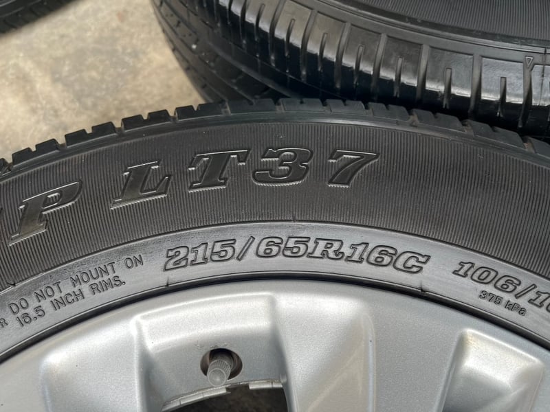 ล้อแม็ก 5รู114 Toyota Revo ขอบ 16 พร้อมยาง 215-65-16 Dunlop ปลายปี 23