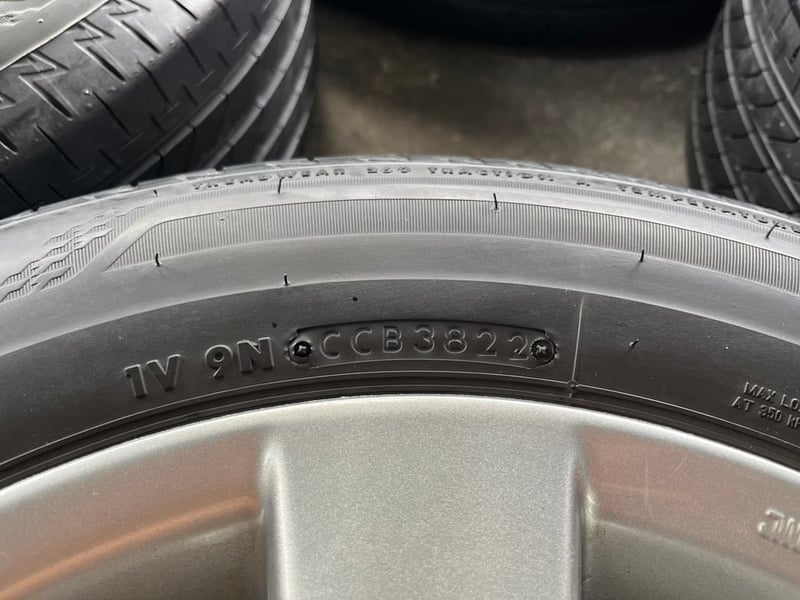 ล้อแม็ก 5รู100 Toyota Altis ขอบ 15 สีเทา พร้อมยาง 195-65-15 Bridgestone ปลายปี 22