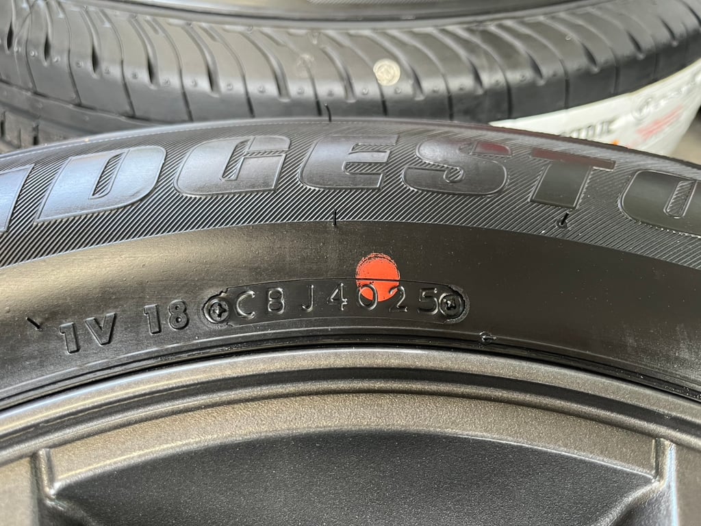 ล้อแม็ก ISUZU D-Max Patinum ขอบ 15 สีเทาดำ พร้อมยางใหม่ 215-70-15 Bridgestone ปลายปี 25 ล้อแม็ก ISUZU D-Max Patinum ขอบ 15 สีเทาดำ พร้อมยางใหม่ 215-70-15 Bridgestone ปลายปี 25