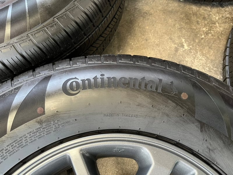 ล้อแม็ก Toyota Fortuner BMC ขอบ 17 สีเทาดำ พร้อมยางป้ายแดง 265-65-17 Continental ปี 25