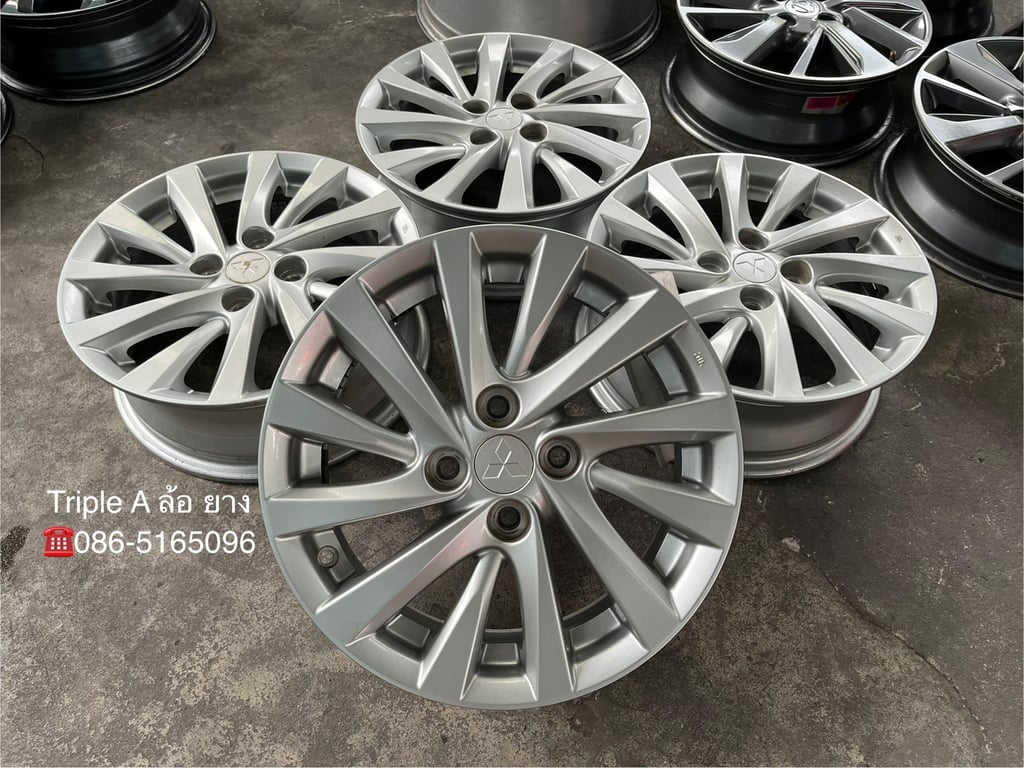 ล้อแม็ก Mitsu Attrage ขอบ 15 สีบอร์น สภาพสวย ล้อแม็ก Mitsu Attrage ขอบ 15 สีบอร์น สภาพสวย