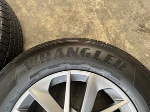 ล้อแม็กป้ายแดง ISUZU MU-X ขอบ 18 สีเทา พร้อมยางใหม่ป้ายแดง 255-65-18 Goodyear ปี 25