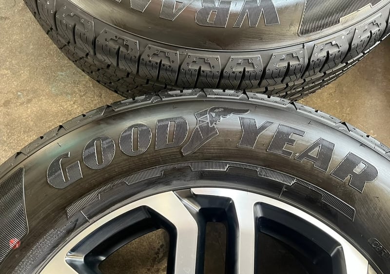 ล้อแม็กป้ายแดง Ford Next-Gen Sport ขอบ 18 ดำหน้าเงา พร้อมยางใหม่ป้ายแดง 255-65-18 Goodyear ปี 25 ล้อแม็กป้ายแดง Ford Next-Gen Sport ขอบ 18 ดำหน้าเงา พร้อมยางใหม่ป้ายแดง 255-65-18 Goodyear ปี 25