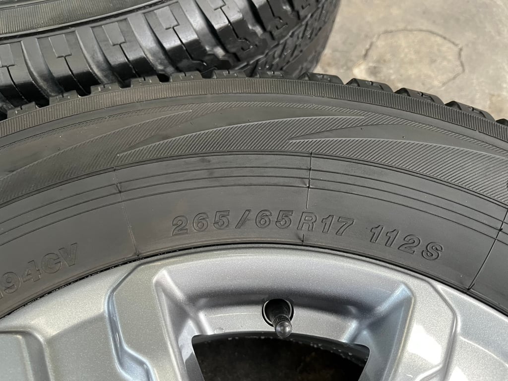 ล้อแม็ก Ford Ranger รุ่นใหม่ล่าสุด ขอบ 17 แถมยาง 265-65-17 Yokohama ปี 20 ล้อแม็ก Ford Ranger รุ่นใหม่ล่าสุด ขอบ 17 แถมยาง 265-65-17 Yokohama ปี 20